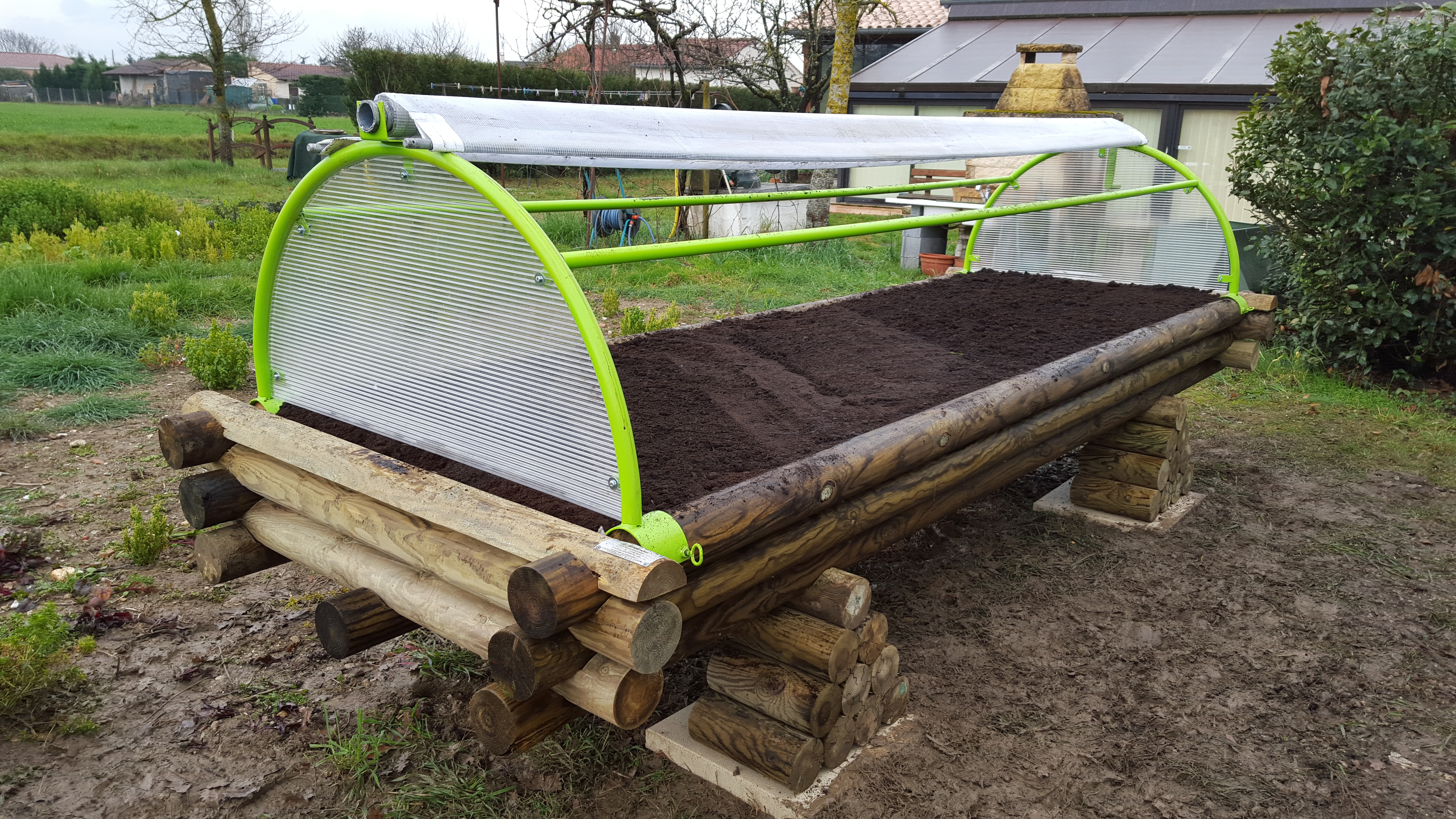 potager surélevé installé dans un jardin à Gaillac